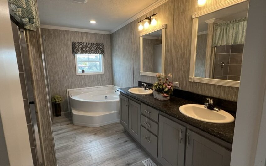 Eagle River unique kitchen and more 3brs 2 baths-$158,888  -d /set skirting ac w/s at perimeter-open Sundays