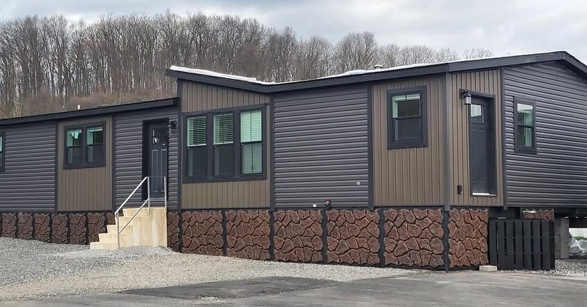 1680 SQ FT-  32X56 -COME SEE -FRANK THE OWNER -40+ YEARS EXPERIENCE -WILL WORK OUT A REASONABLE PRICE -EXPERIENCE COUNTS!