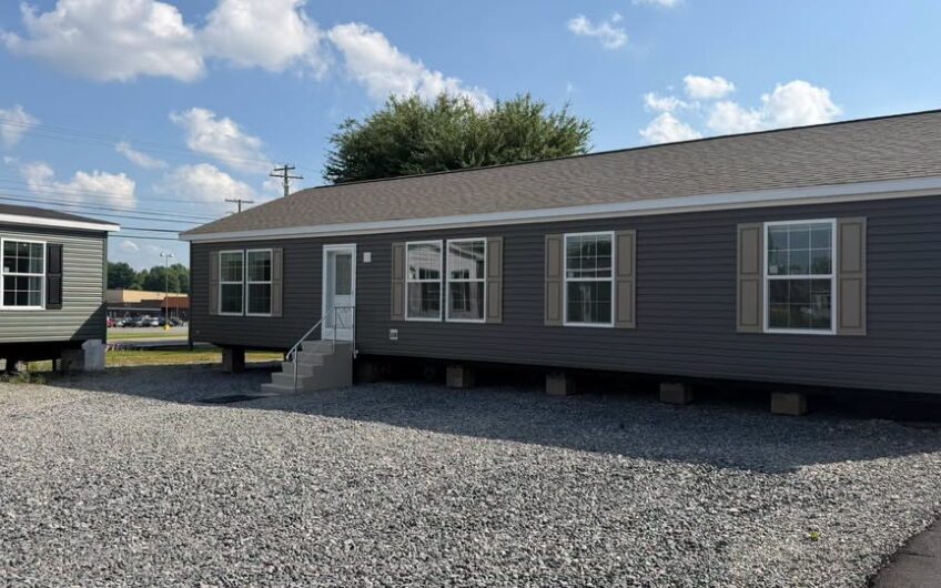 QUALITY HOME W 5/12 ROOF PITCH  TOTAL DRYWALL HICKORY CABINETS  -7 YEAR MANUFACTURER WARRANTY
